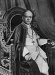 https://upload.wikimedia.org/wikipedia/commons/thumb/c/cc/Papst_Pius_XI._1JS.jpg/110px-Papst_Pius_XI._1JS.jpg